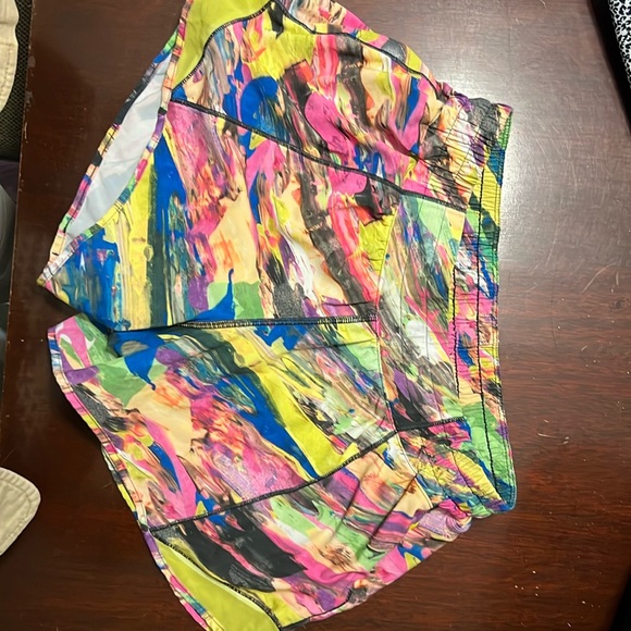 Lululemon size 8 tall multicolored shorts - Picture 1 of 2